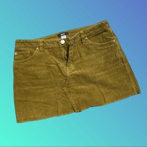 urban outfitters BDG green corduroy mini skirt 🍒